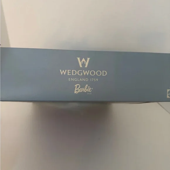 2000 new limited edition Wedgewood England 1759 Barbie - Picture 8 of 9
